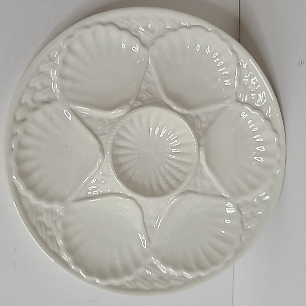 Vintage California Pottery #610 60's 70's Stoneware Clam Shell Plate Dish White